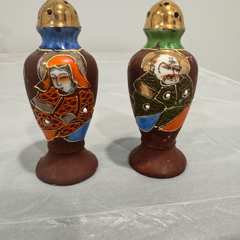 Vintage Japan Figural Salt & Pepper Shakers | Hand Painted | Gold Tops